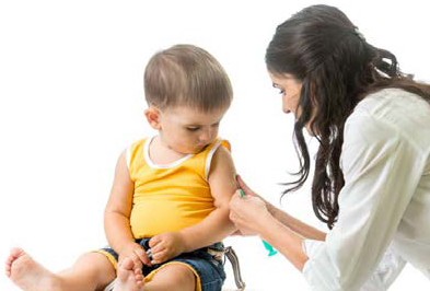 doctor-administers-vaccine doctor-administers-vaccine