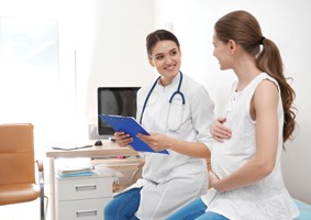 diagnostics-group-b-streptococcus-prenatal-l-19-1320 OBGYN and pregnant patient