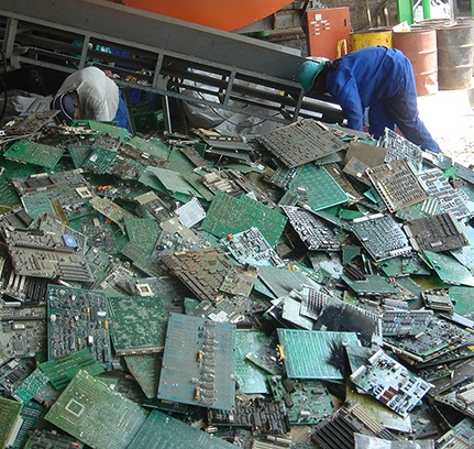 electronic-waste-computer-parts electronic-waste-computer-parts